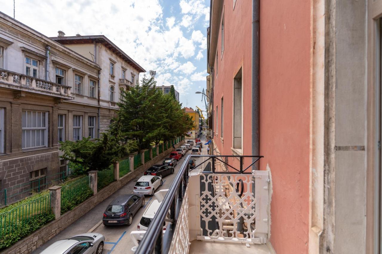 Antique Pula